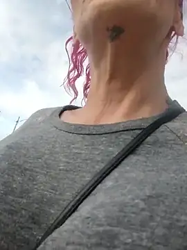 Snapshot of MommyMisfit chatting on April 14, 2026, 1:16 pm MommyMisfit online show from April 14, 2026, 1:16 pm