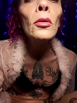 Snapshot of MommyMisfit chatting on April 14, 2026, 12:04 am MommyMisfit online show from April 14, 2026, 12:04 am