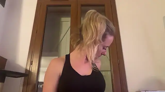 Snapshot of Emmy_frenchie chatting on January 6, 2026, 7:07 pm Emmy frenchie online show from January 6, 2026, 7:07 pm