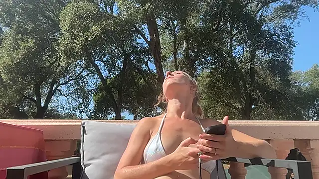 Snapshot of Emmy_frenchie chatting on September 22, 2025, 12:33 pm Emmy frenchie online show from September 22, 2025, 12:33 pm