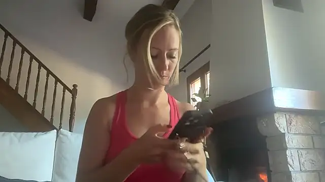 Snapshot of Emmy_frenchie chatting on November 25, 2025, 9:53 am Emmy frenchie online show from November 25, 2025, 9:53 am