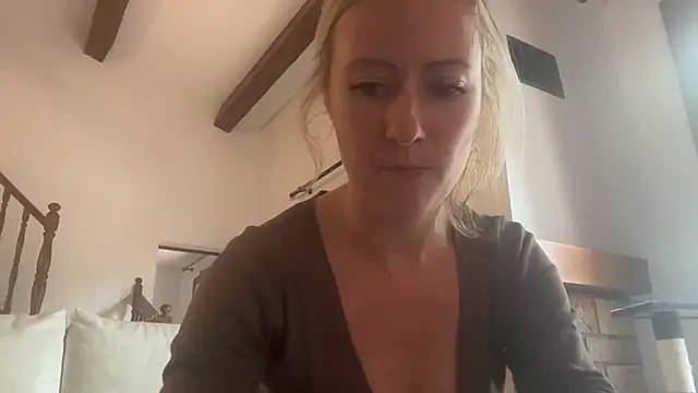 Snapshot of Emmy_frenchie chatting on November 24, 2025, 11:43 am Emmy frenchie online show from November 24, 2025, 11:43 am