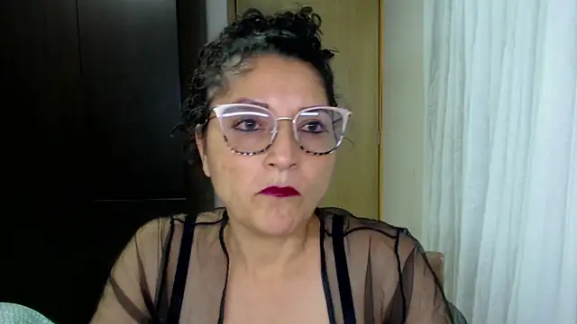 Snapshot of arianna_ros3 chatting on June 15, 2026, 2:23 am arianna ros3 online show from June 15, 2026, 2:23 am