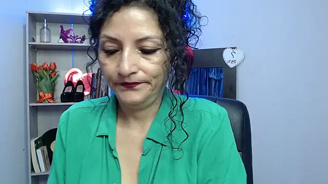 Snapshot of arianna_ros3 chatting on March 17, 2025, 2:01 pm arianna ros3 online show from March 17, 2025, 2:01 pm