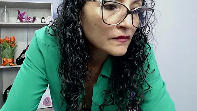 Snapshot of arianna_ros3 chatting on March 20, 2025, 8:08 pm arianna ros3 online show from March 20, 2025, 8:08 pm