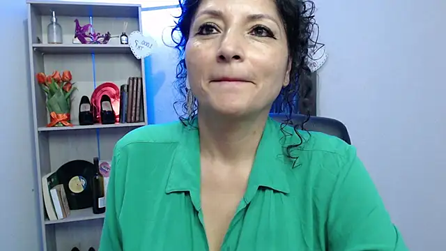 Snapshot of arianna_ros3 chatting on March 17, 2025, 5:05 pm arianna ros3 online show from March 17, 2025, 5:05 pm