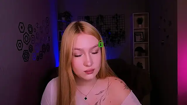 playful sophie online show from May 3, 2026, 7:28 pm