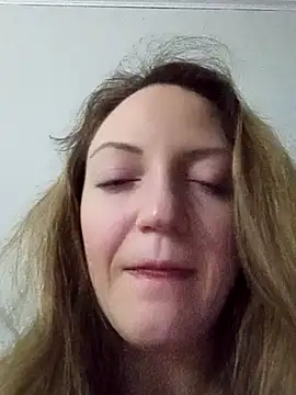 Snapshot of KattyLuuu chatting on March 14, 2026, 9:43 pm KattyLuuu online show from March 14, 2026, 9:43 pm