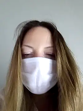 Snapshot of KattyLuuu chatting on April 11, 2026, 7:45 am KattyLuuu online show from April 11, 2026, 7:45 am