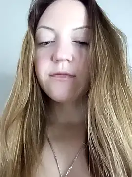 Snapshot of KattyLuuu chatting on April 12, 2026, 7:55 am KattyLuuu online show from April 12, 2026, 7:55 am