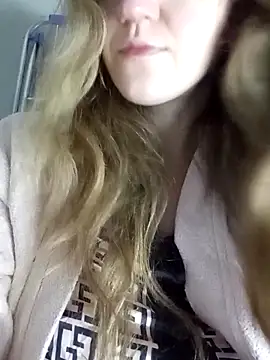 Snapshot of KattyLuuu chatting on April 3, 2026, 1:45 am KattyLuuu online show from April 3, 2026, 1:45 am