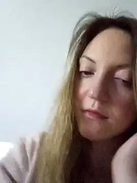 Snapshot of KattyLuuu chatting on March 26, 2026, 8:40 pm KattyLuuu online show from March 26, 2026, 8:40 pm