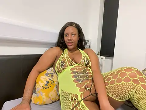 Snapshot of LavenderBuxton chatting on February 5, 2025, 10:55 pm LavenderBuxton online show from February 5, 2025, 10:55 pm