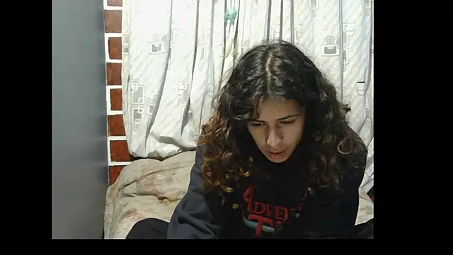 Snapshot of HotCakesuwu chatting on February 2, 2025, 6:04 am HotCakesuwu online show from February 2, 2025, 6:04 am