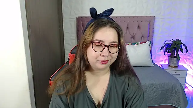 Snapshot of chloe_prg chatting on February 22, 2025, 12:51 pm chloe prg online show from February 22, 2025, 12:51 pm