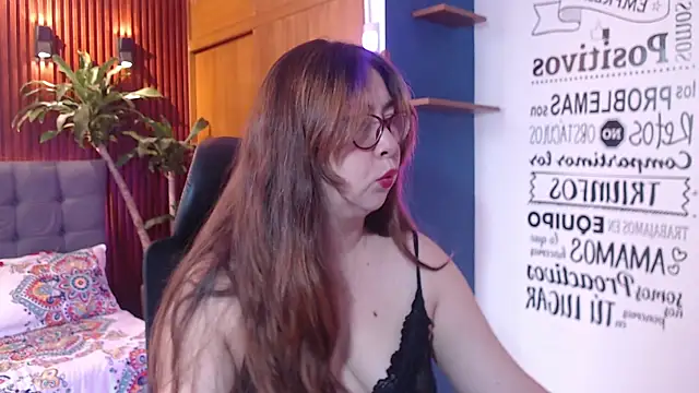 Snapshot of chloe_prg chatting on February 17, 2025, 12:49 pm chloe prg online show from February 17, 2025, 12:49 pm