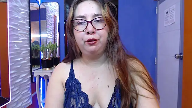 Snapshot of chloe_prg chatting on February 21, 2025, 1:11 pm chloe prg online show from February 21, 2025, 1:11 pm
