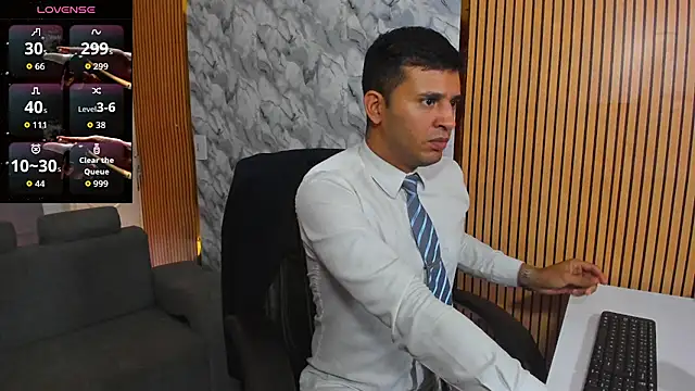 Hideintheoffice online show from December 19, 2025, 12:29 pm