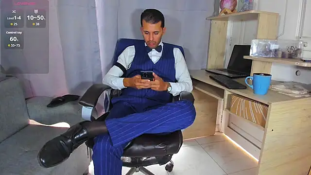 Hideintheoffice online show from April 27, 2026, 12:36 pm