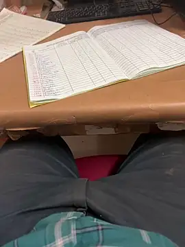 Snapshot of Hillz_king_98 chatting on February 5, 2025, 10:33 pm Hillz king 98 online show from February 5, 2025, 10:33 pm