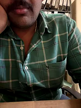 Snapshot of Hillz_king_98 chatting on December 21, 2025, 10:54 pm Hillz king 98 online show from December 21, 2025, 10:54 pm