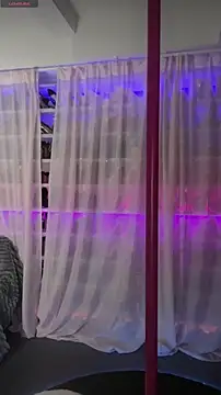 baobaomiqi linger online show from November 22, 2025, 1:59 am