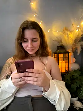 Snapshot of MayaMystic chatting on October 4, 2025, 7:10 am MayaMystic online show from October 4, 2025, 7:10 am