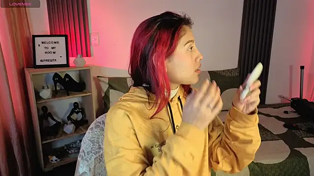 Snapshot of Fresita_Rosita chatting on September 9, 2025, 2:15 pm Fresita Rosita online show from September 9, 2025, 2:15 pm