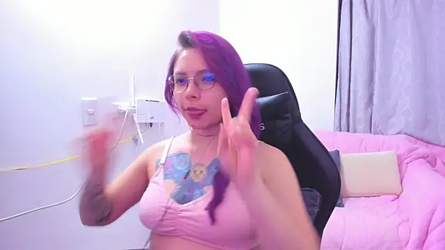 Snapshot of LilSasha chatting on April 29, 2026, 3:32 am LilSasha online show from April 29, 2026, 3:32 am