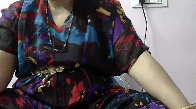 Housewife12 online show from March 18, 2025, 4:28 pm