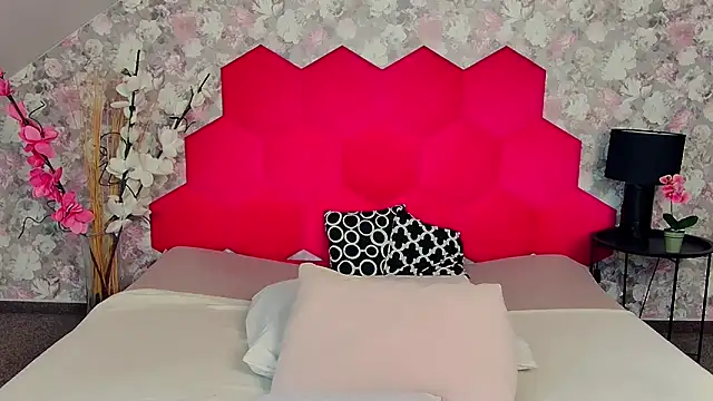 Lia Benini online show from March 12, 2026, 1:48 pm