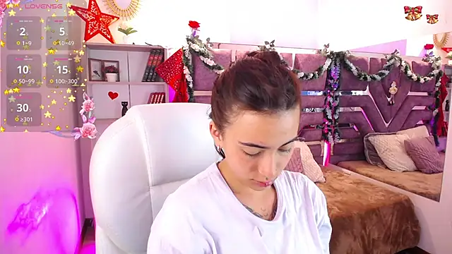 Snapshot of Camilaa1__ chatting on December 18, 2024, 4:20 am Camilaa1 online show from December 18, 2024, 4:20 am