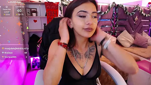 Snapshot of Camilaa1__ chatting on December 20, 2024, 5:25 am Camilaa1 online show from December 20, 2024, 5:25 am