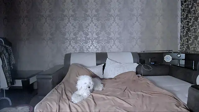 Agnes Allenn online show from October 12, 2025, 11:11 am