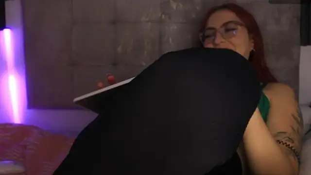 anniemartinezz online show from September 22, 2025, 2:23 pm