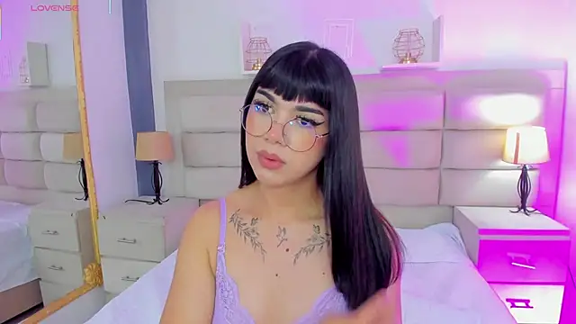Snapshot of RoseCassie chatting on February 24, 2025, 4:04 pm RoseCassie online show from February 24, 2025, 4:04 pm
