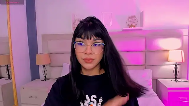 Snapshot of RoseCassie chatting on February 28, 2025, 1:03 pm RoseCassie online show from February 28, 2025, 1:03 pm