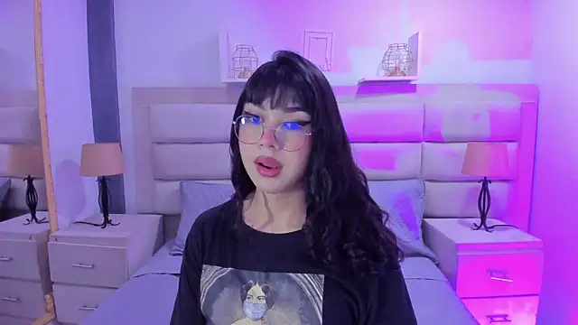 Snapshot of RoseCassie chatting on March 12, 2025, 1:30 pm RoseCassie online show from March 12, 2025, 1:30 pm
