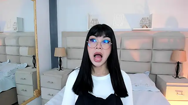 Snapshot of RoseCassie chatting on March 5, 2025, 12:44 pm RoseCassie online show from March 5, 2025, 12:44 pm