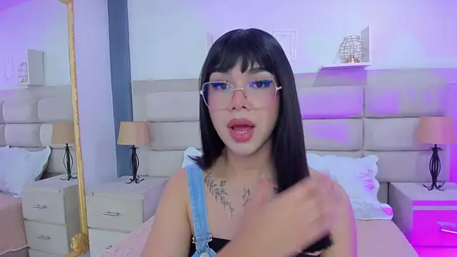 Snapshot of RoseCassie chatting on March 22, 2025, 1:30 pm RoseCassie online show from March 22, 2025, 1:30 pm