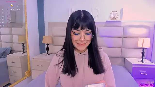 Snapshot of RoseCassie chatting on March 1, 2025, 2:02 pm RoseCassie online show from March 1, 2025, 2:02 pm