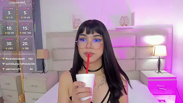 Snapshot of RoseCassie chatting on February 22, 2025, 7:03 pm RoseCassie online show from February 22, 2025, 7:03 pm