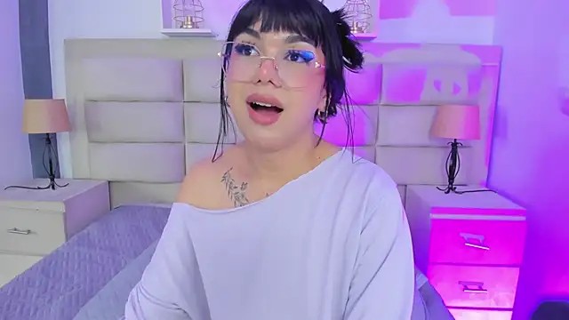 Snapshot of RoseCassie chatting on March 18, 2025, 6:50 pm RoseCassie online show from March 18, 2025, 6:50 pm