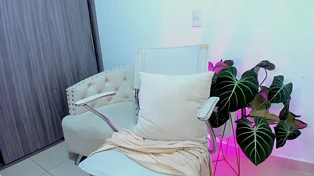 Sara Leblanc online show from October 7, 2025, 3:13 pm