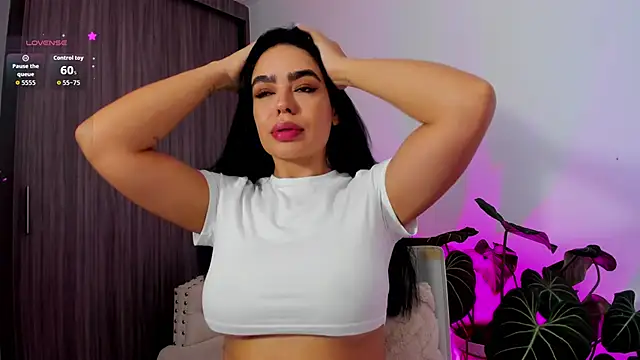 Snapshot of Sara_Leblanc chatting on February 10, 2026, 12:48 pm Sara Leblanc online show from February 10, 2026, 12:48 pm