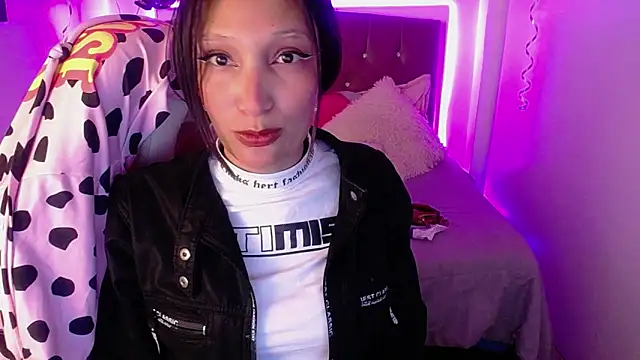 mia collens online show from February 19, 2025, 2:23 am