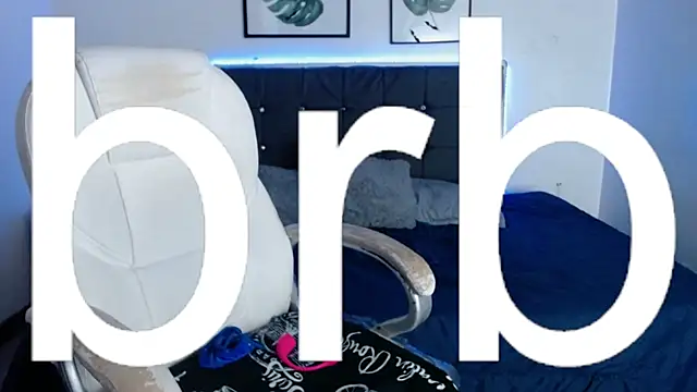 mia collens online show from November 27, 2025, 2:34 am