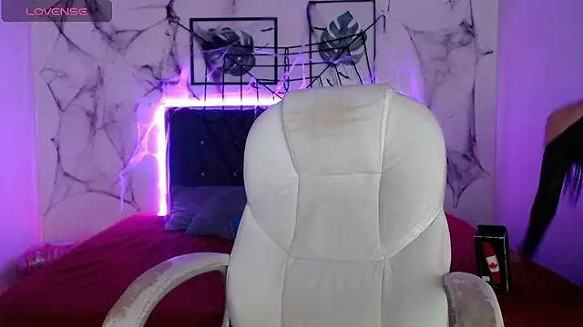 mia collens online show from October 20, 2025, 1:40 am