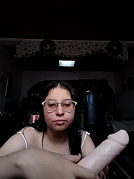 valentina568 online show from October 19, 2025, 7:38 pm