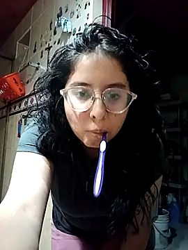 valentina568 online show from October 21, 2025, 3:39 am